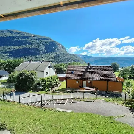 Sentrumsnaer Kjellerleilighet Stryn Exterior photo